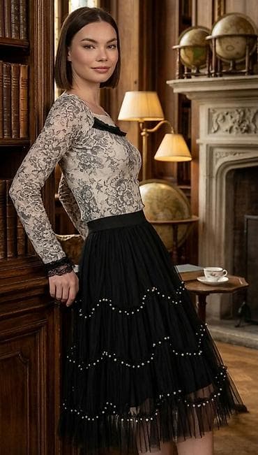 Komplet: Suknja i Bluza. Elegantna midi suknja od crnog tila sa