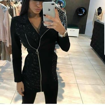 vunene jakne: Savrsena jakna sako
Jednom nošena
UVOZ Francuska
Unikat model
Vel S M — 2