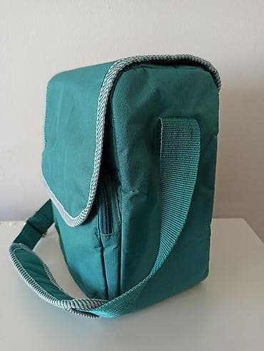 celofanske kesice za pakovanje: Rashladna torba Dimenzije  28 x 25 x 12 cm Ima dve pregrade, manju i — 4