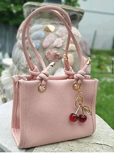 Mini ženska torba – model sa ukrasnim priveškom trešanja - Dizajn