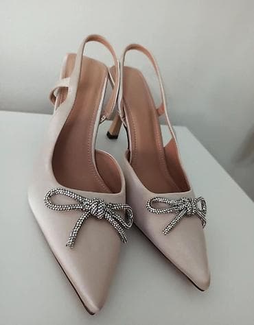 obuca paar nova kolekcija: Nežne. Elegantne. Neodoljive. 🤍 Bez satenske sandale dostupne u — 6