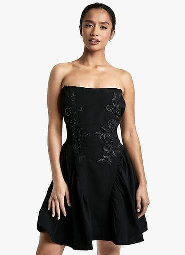 papuče na platforme: Crna mini haljina bez bretela - Elegantna crna haljina A-kroja — 1