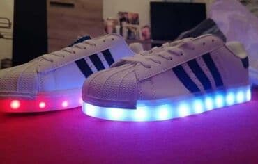 mindjuse za jedno uvo prodaja: 3300DINARA DVA PARA
2300 DINARA JEDAN PAR 
Vel. 37, 38, 39, 40, 41 — 1