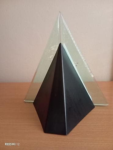 Dekorativne piramide – set od dve - Materijal: jedna piramida od