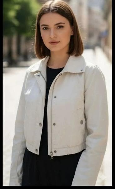 bez torbice: Ženska kratka jakna – svetla bež/ekru nijansa - Kroj: kraći, do — 1