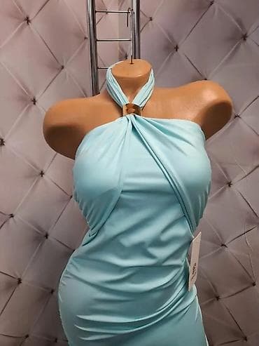 haljina oko vrata: Elegantna haljina sa halter vezivanjem i ukrasnim prstenom - Model — 2