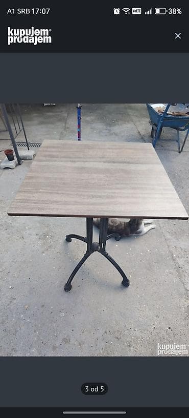 komode za cipele: Kvadratni kafićki sto na metalnom postolju. - Ploča: kvadratna — 4