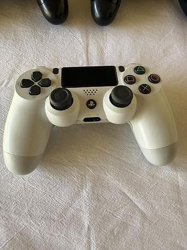 bagat mašina za šivanje: Soni PS 4 1Tb (sa tri dzojstika) i 19 igrica. Ocuvan i bez ostecenja — 3
