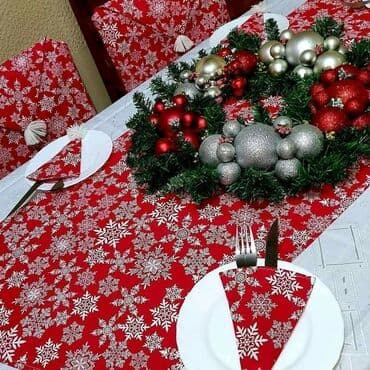 prekrivač za stolice: 🎅🤶NOVOGODISNJI SET 🎅🤶 Set za 4 osobe Cena je 2.700 dinara Set za 6 — 2