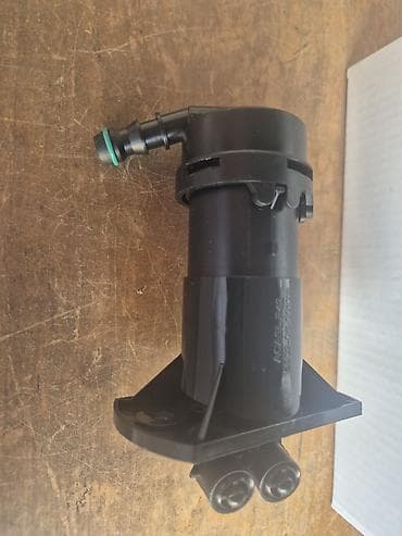 Prskalica farova mlaznica Audi A3 8P Audi A6 C6 Audi A6 C7 burence - na lalafo.rs Prskalica farova mlaznica Audi A3 8P Audi A6 C6 Audi A6 C7 burence -