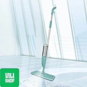 Mop sa raspršivačem vode u zeleno-sivoj boji, dizajniran za efikasno