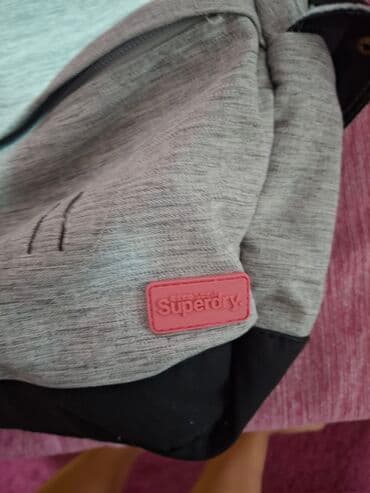 grubin novi modeli: Moderan Superdry ranac u svetlosivoj boji, sa crnim donjim delom i — 2