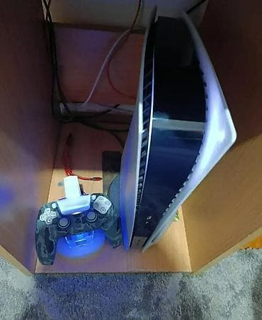 sony wm: PlayStation 5 konzola sa bogatom bibliotekom igara i pratećom opremom — 4