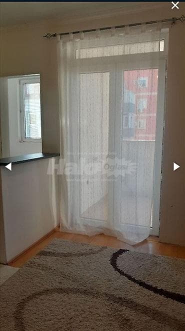 Namešten stan sa terasom. - Prostrana dnevna soba sa francuskim