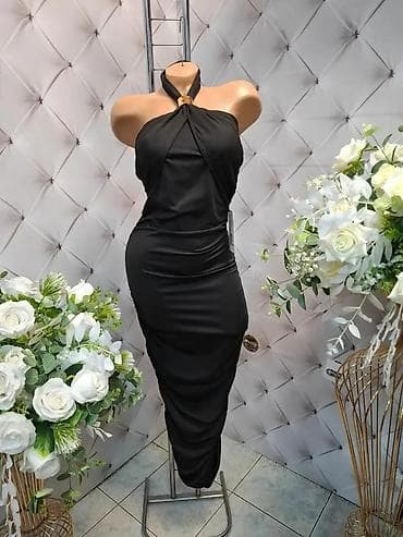 haljina oko vrata: Elegantna haljina sa halter vezivanjem i ukrasnim prstenom - Model — 4