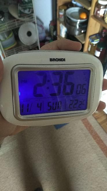 Brondi digitalni sat Ima radio controled vreme bez potrebe da ga sami