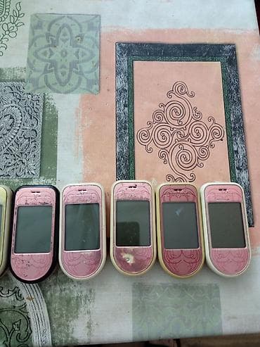 Lot starijih mobilnih telefona – kolekcija “slide” modela sa na lalafo.rs Lot starijih mobilnih telefona – kolekcija “slide” modela sa