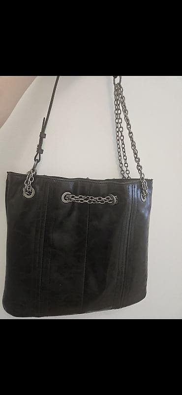 Zara tasna kao nova jednom nosena na lalafo.rs Zara tasna kao nova jednom nosena