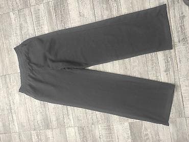 šnalice za bebe: Crne trenerka‑pantalone Tamno crna trenerka . Velicina S ali moze i — 3