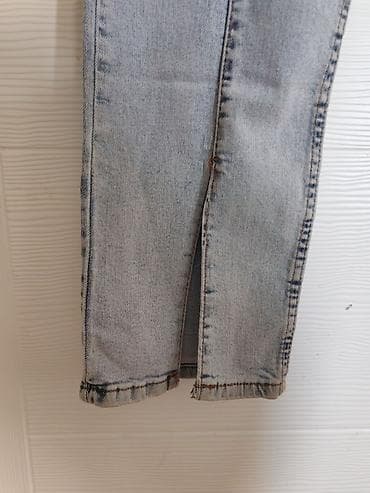 Ostale pantalone: Siroke Zenske farmerke. Tri para za 2000 — 2