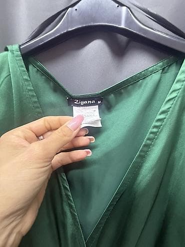 svecane haljine slike: Zelena mini haljina Zigana, veličina M. - Materijal: satenast, sa — 2