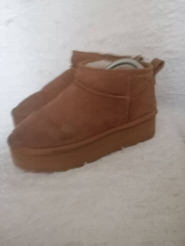 kozne cizme novi sad: Čizme, UGG, 39 — 10