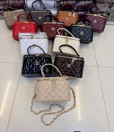 crne elegantne haljine: Ženska torbica,mala box forma sa prošivenim uzorkom i zlatnim — 1