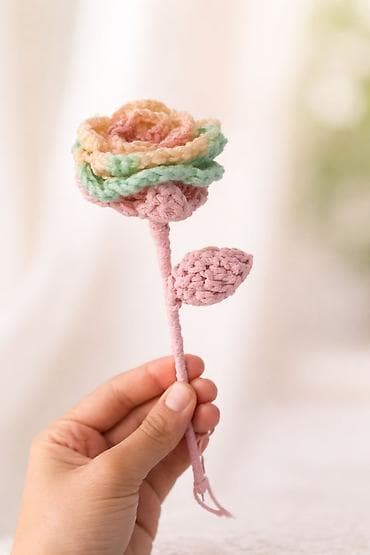 Ručno heklana ruža savršen poklon za 8. mart na lalafo.rs Ručno heklana ruža savršen poklon za 8. mart