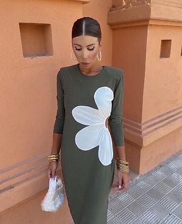 haljine boho stil: Ženska midi haljina s dugim rukavima i efektnim cvetnim aplikacijama — 3