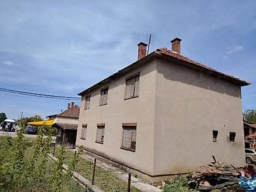 jeftine kuce gornji milanovac: Porodična kuća 1/1 u Starom selu, na glavnom putu. Stambena površina — 7