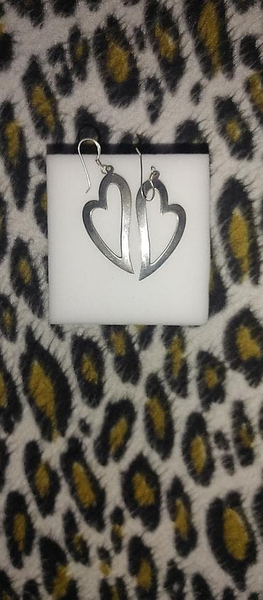 Donji delovi trenerke: Minđuše – otvorena srca, viseći model - Materijal: metal u srebrnoj — 2