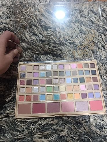 sat: Paleta šminke – FabFactory Luxury Make Up Artist 80 Colour Palette - — 1