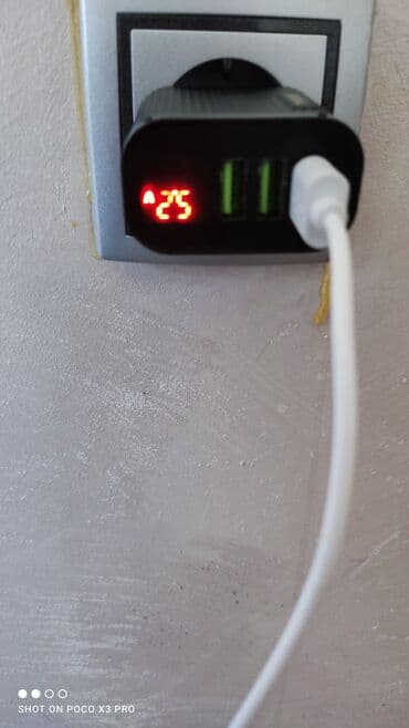 retro telefoni: Adapter za USB sa LCD ekranom boja bela i crna — 5