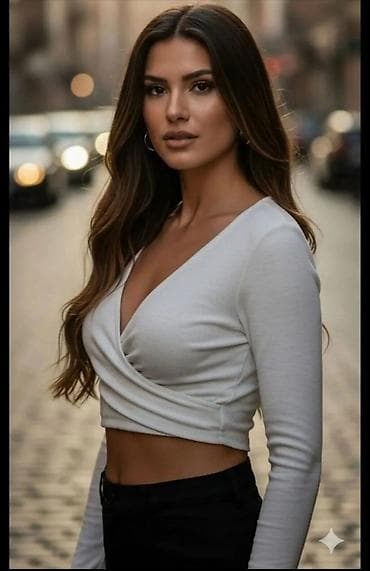 Ženski crop top sa dugim rukavima - Model: kratki top sa