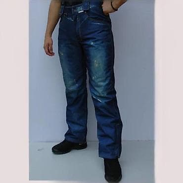 Muške farmerke tamnoplave boje sa ravnim nogavicama, idealne za