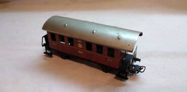 album za kovanice muller: Maerklin putnicki vagon HO,limeni,malo korodirao — 1