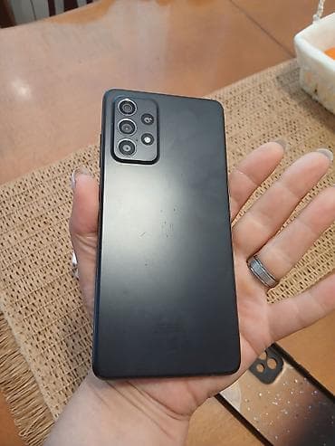automat za vodu: Samsung Galaxy A52s 5G – crni - Ekran: 6.5" Super AMOLED, 120 Hz — 8