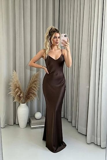 pull i bear: Saten haljina na bretele – duga, elegantna i ženstvena
3000 din — 2