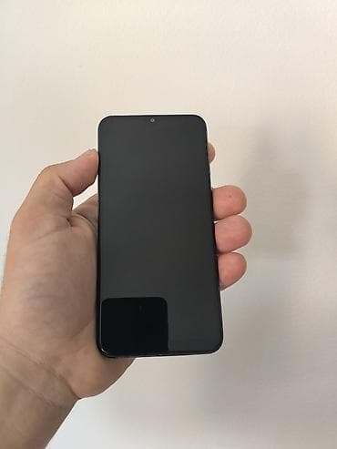 Samsung A20e dual sim, otključan za sve mreže. Ima 3/32 gb memorije