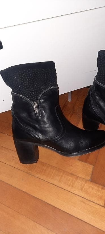 Ženska obuća: Kozne crne cizmice, broj 38 — 1