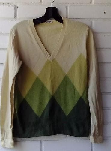 Personal Items: Džemper sa V-izrezom, dugačkih rukava, u argyle stilu. Gornji deo u — 1