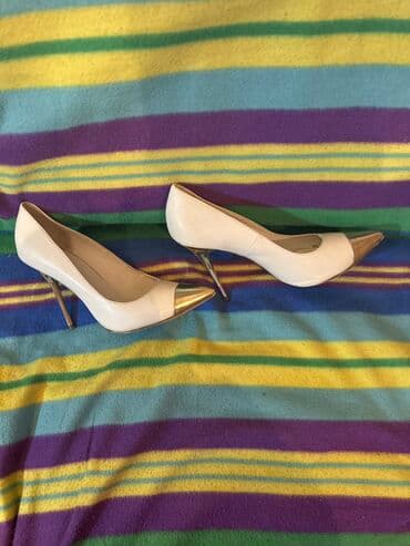 mokasine od prevrnute koze: Pumps, Graceland, 39.5 — 1