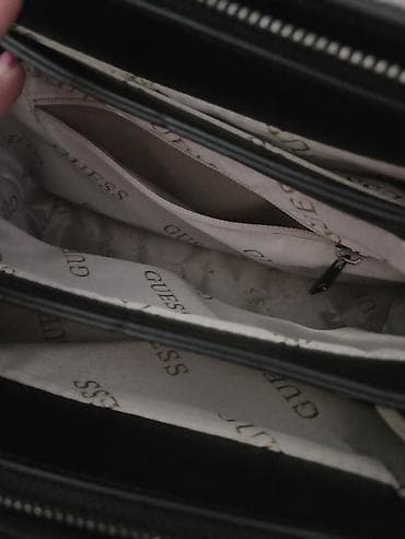 guess ogrlice leptir: GUESS ženska crossbody torba – crna - Materijal: veštačka koža sa — 3