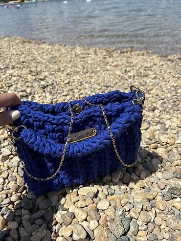 waikiki pletena torba: Ručno pletena torbica LolliKnit – kobalt plava - Materijal: debelo — 4