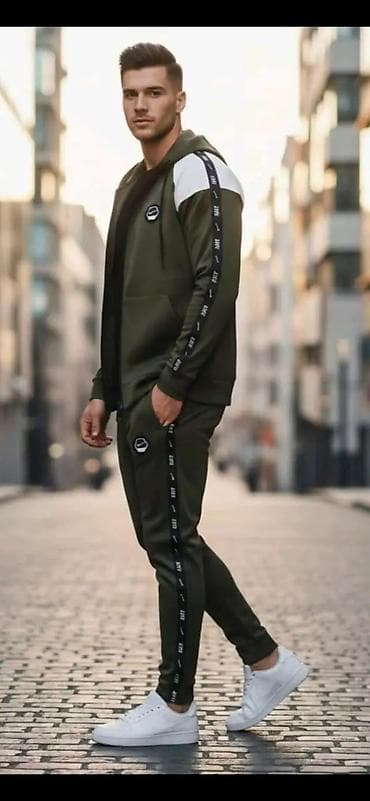 ugg na platformu: Trenerka Nike, bоја - Crna — 4