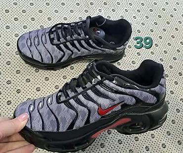 Patike Nike Air Max Plus (TN), veličina 39,poslednji broj NA AKCIJI na lalafo.rs Patike Nike Air Max Plus (TN), veličina 39,poslednji broj NA AKCIJI