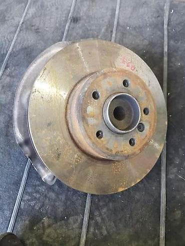 PREDNJI DESNI DISK SA GLAVČINOM ZA BMW 530 OD 2003. DO 2010. GOD. | na lalafo.rs PREDNJI DESNI DISK SA GLAVČINOM ZA BMW 530 OD 2003. DO 2010. GOD. |