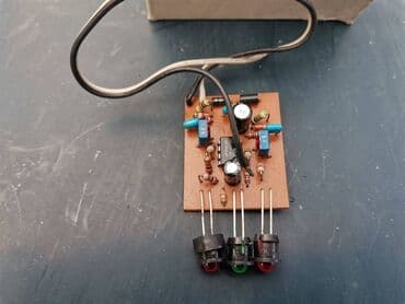 navlaka za auto sediste: Elektronski Voltmetar za 14V ELAN. Novo. Lampicama pokazuje kakvo je — 4