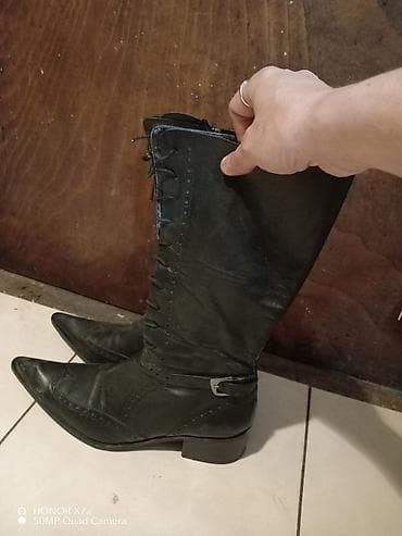 High boots: Crne kožne čizme do polovine lista, elegantnog špicastog vrha i sa — 1