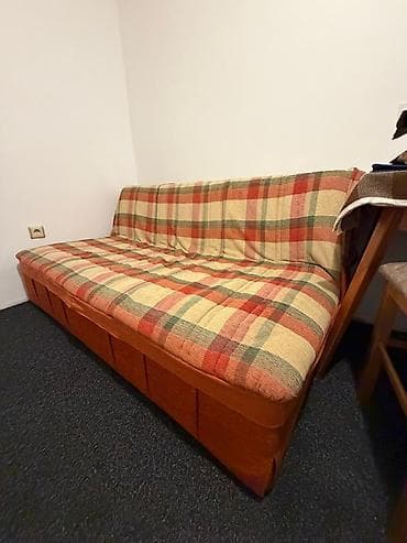 Desks and tables: Trosed/sofa na razvlačenje sa kariranom presvlakom - Kompaktan trosed — 3